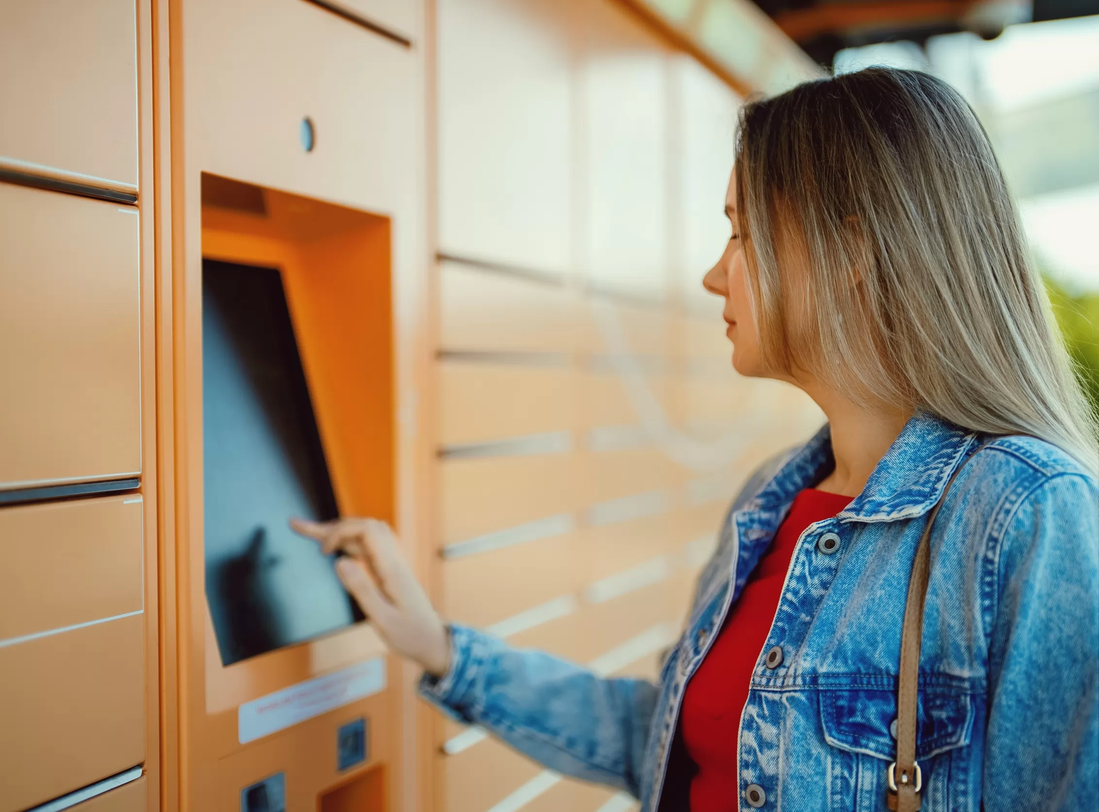 Locker & Smart Fridge